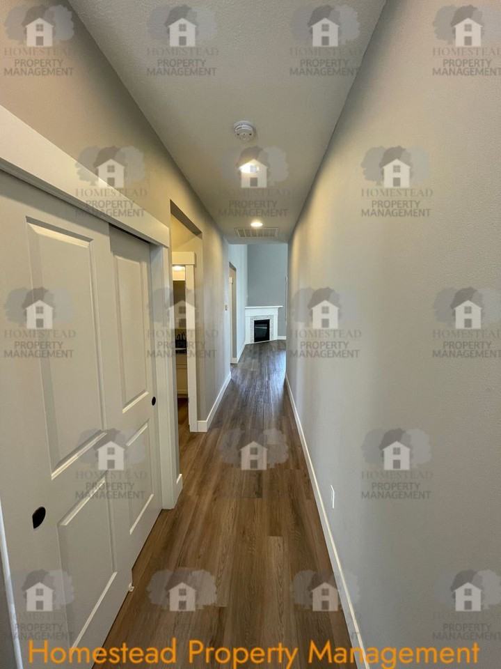 1062 Chestnut St - Photo 5 of 27