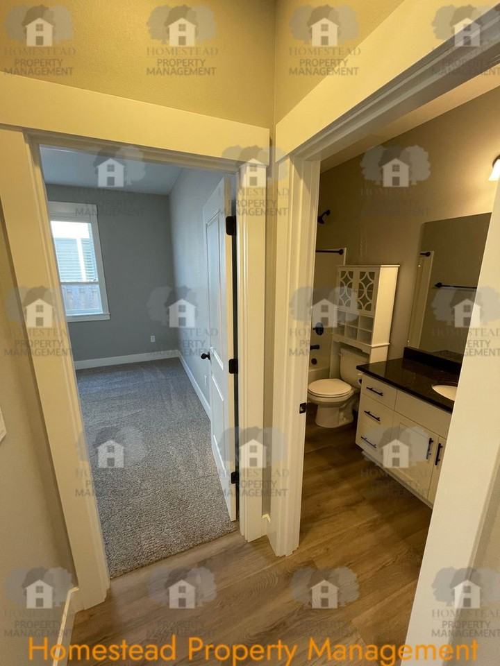 1062 Chestnut St - Photo 6 of 27