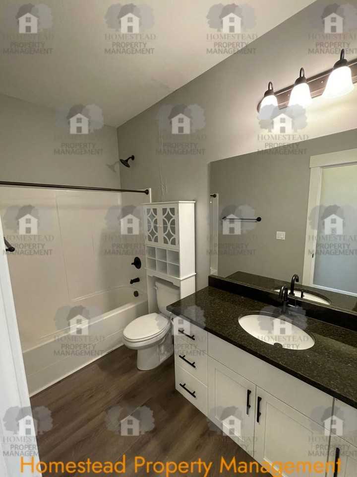 1062 Chestnut St - Photo 7 of 27