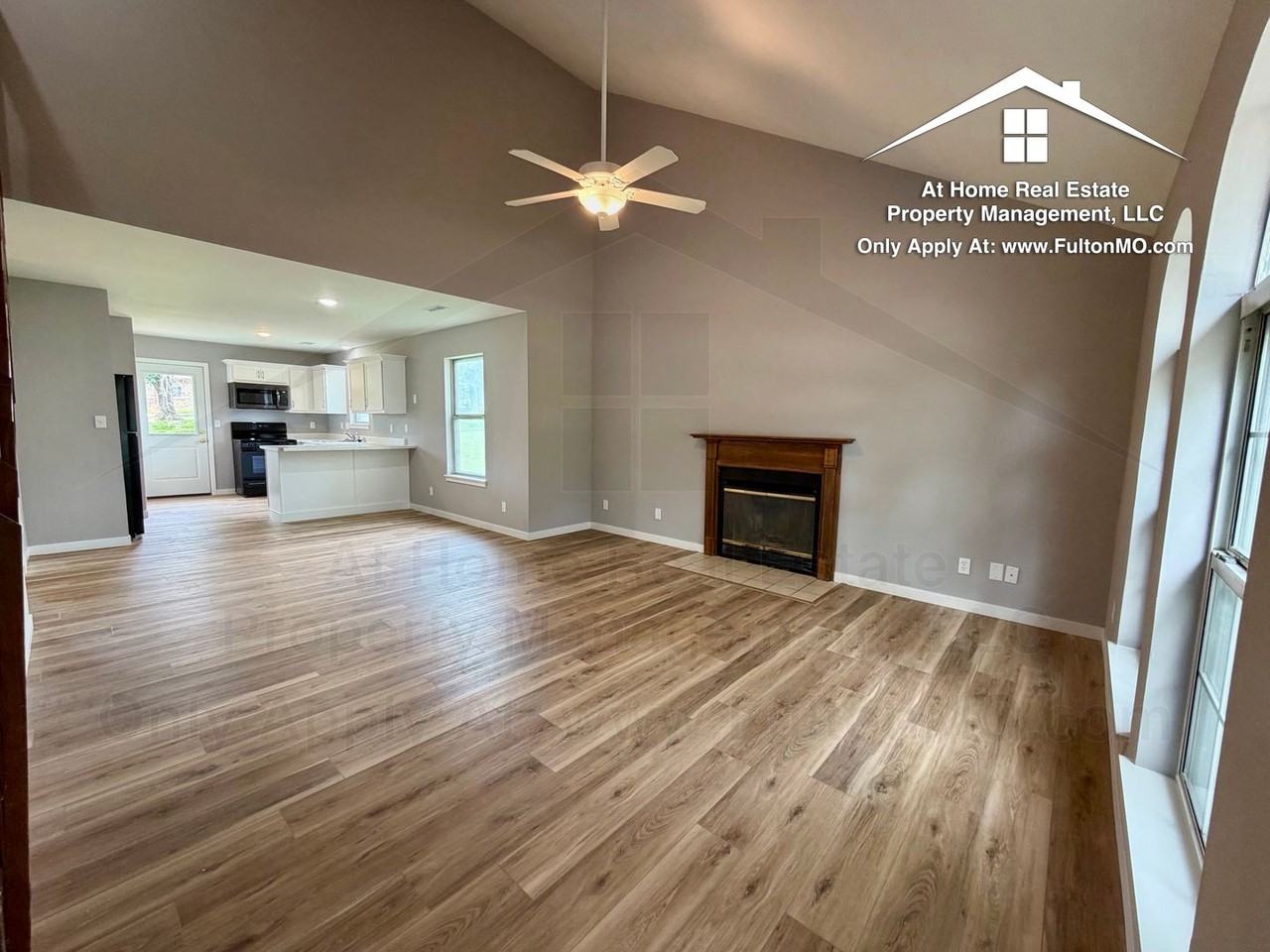 2717 Mayflower Dr - Photo 2 of 39