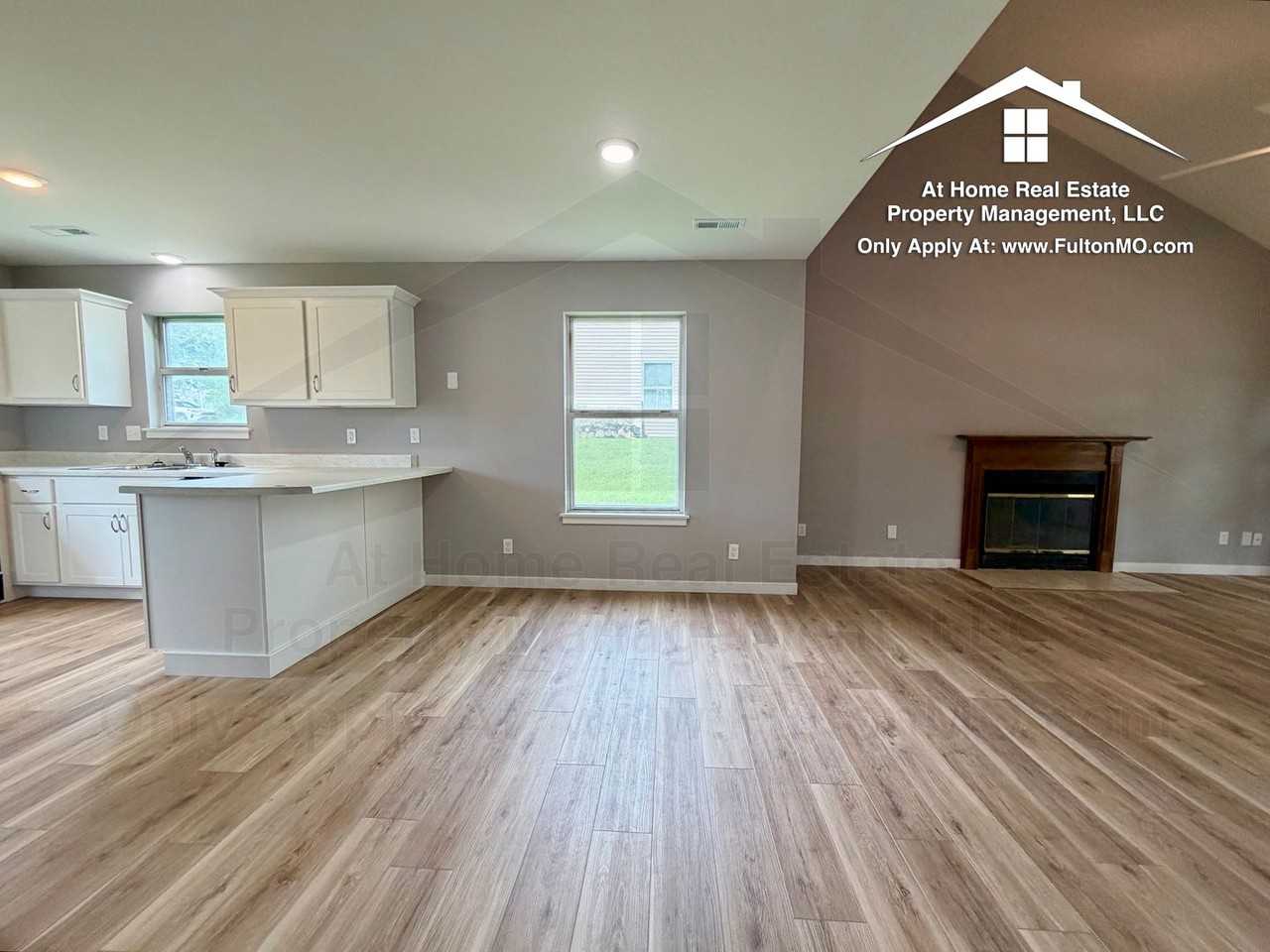 2717 Mayflower Dr - Photo 7 of 39