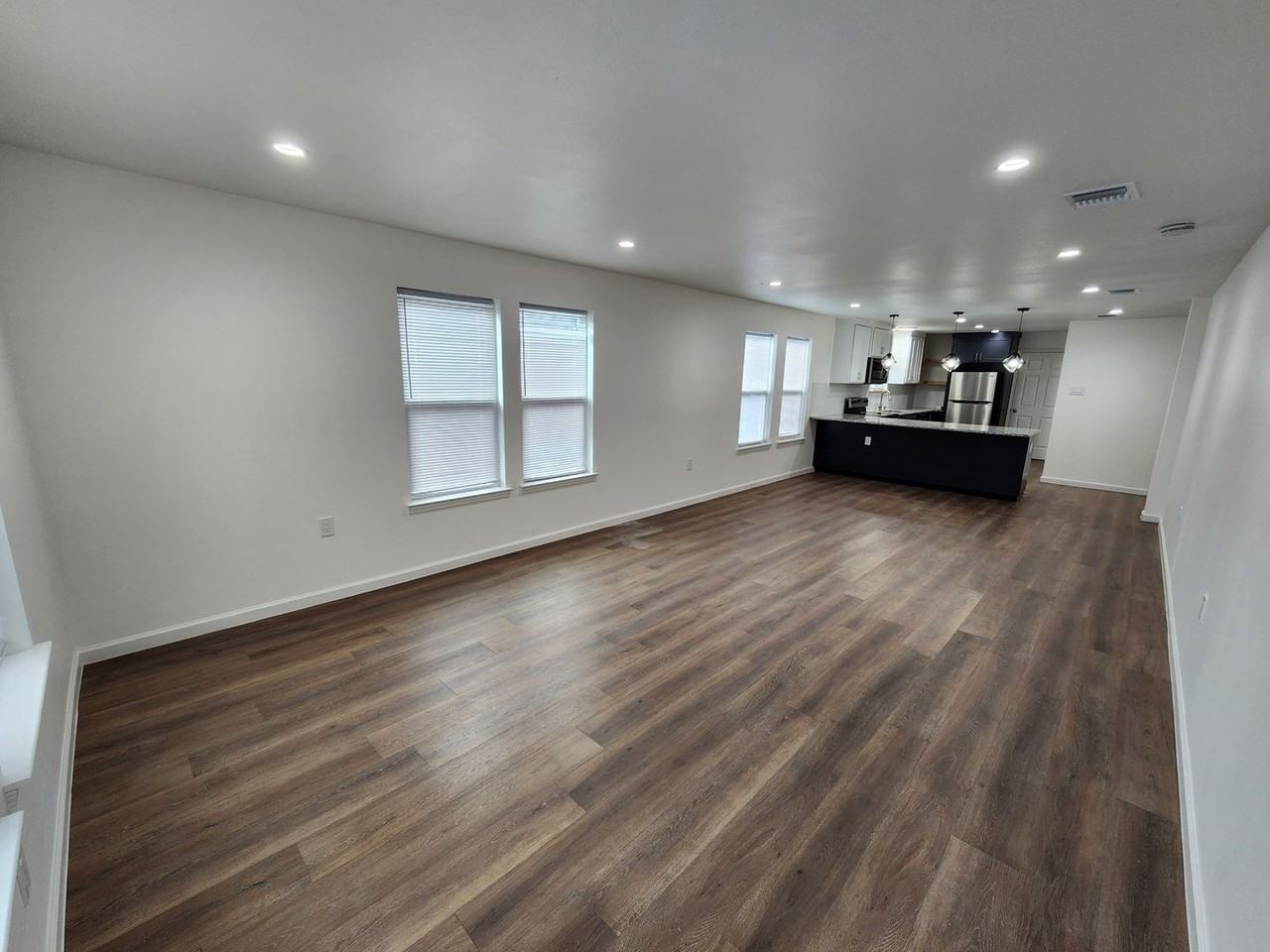 747 Bailey Ave - Photo 3 of 23
