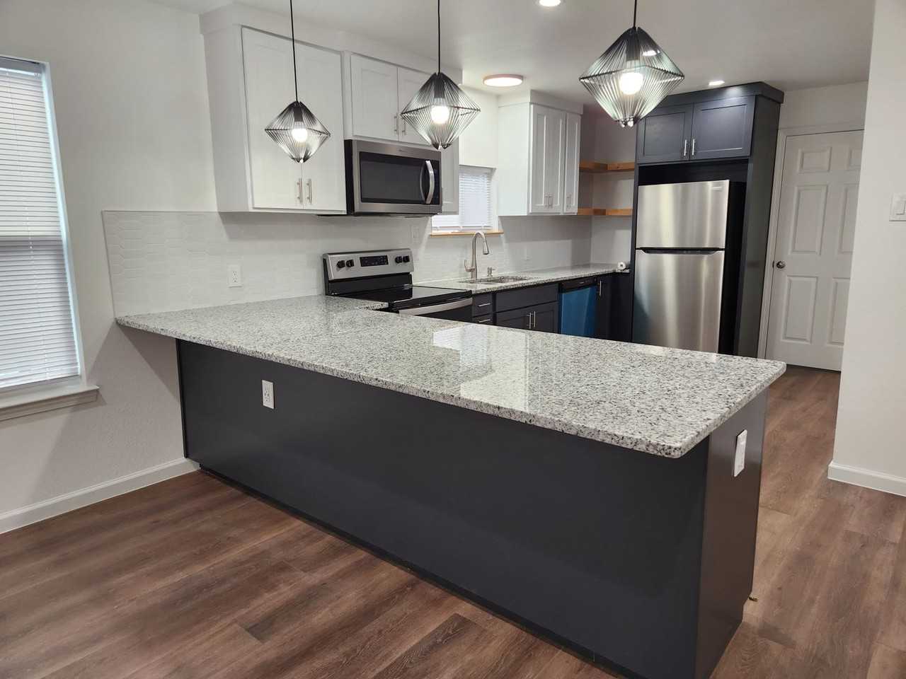 747 Bailey Ave - Photo 5 of 23
