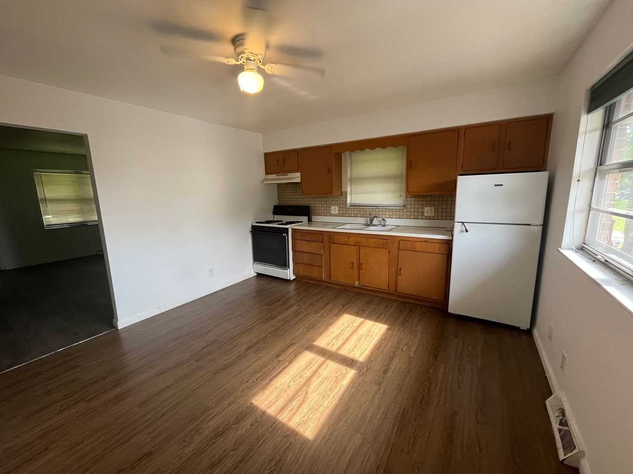 1308 Virginia Ave - Photo 2 of 10