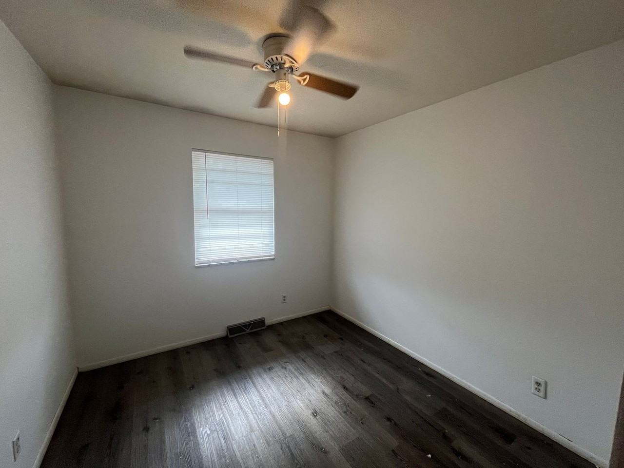 1308 Virginia Ave - Photo 6 of 10