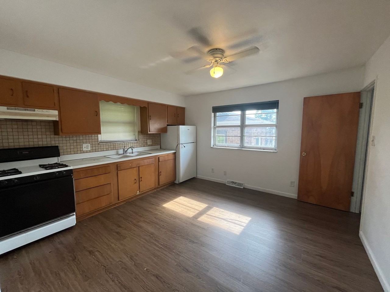 1308 Virginia Ave - Photo 7 of 10