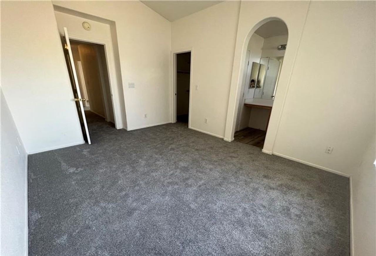 9584 Bandera Creek Ave - Photo 4 of 8