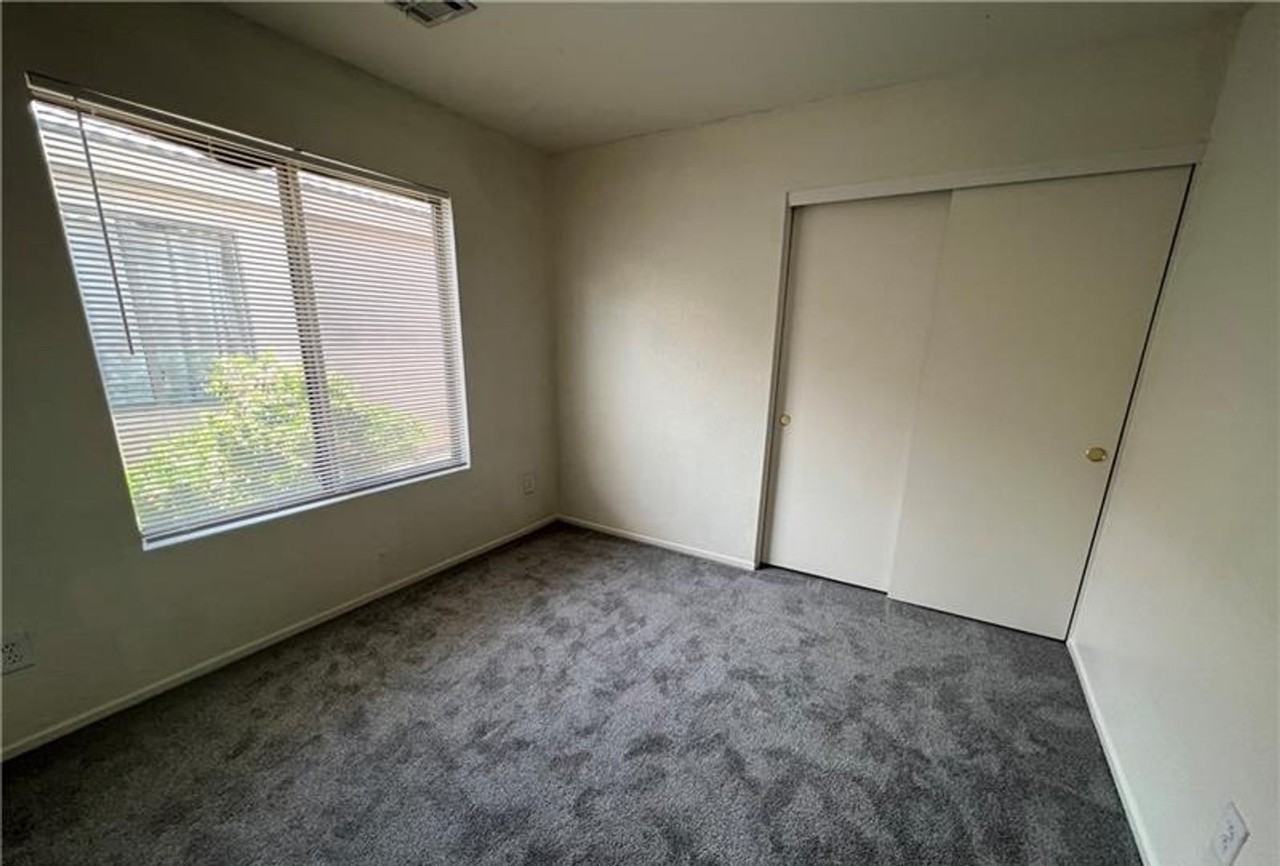 9584 Bandera Creek Ave - Photo 5 of 8