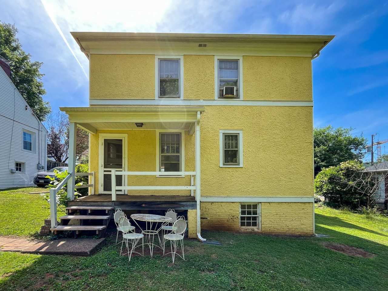 2104 Hill St - Photo 2 of 11