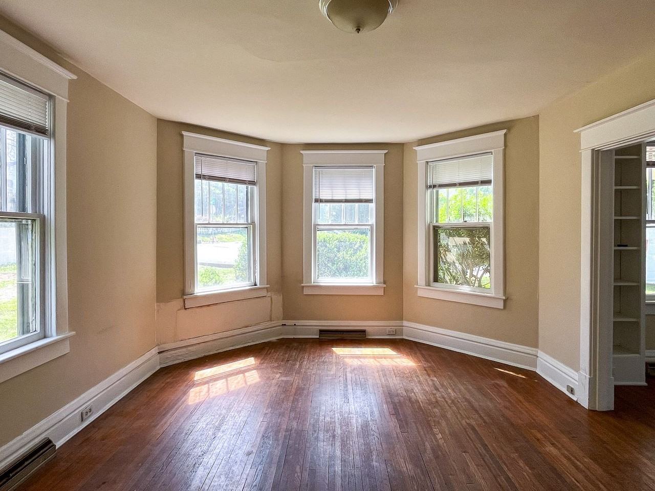 2104 Hill St - Photo 5 of 11
