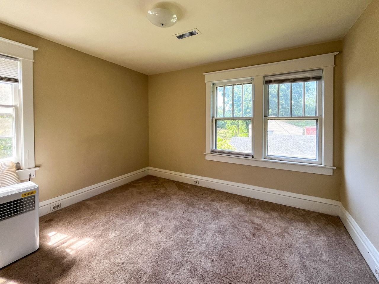 2104 Hill St - Photo 7 of 11