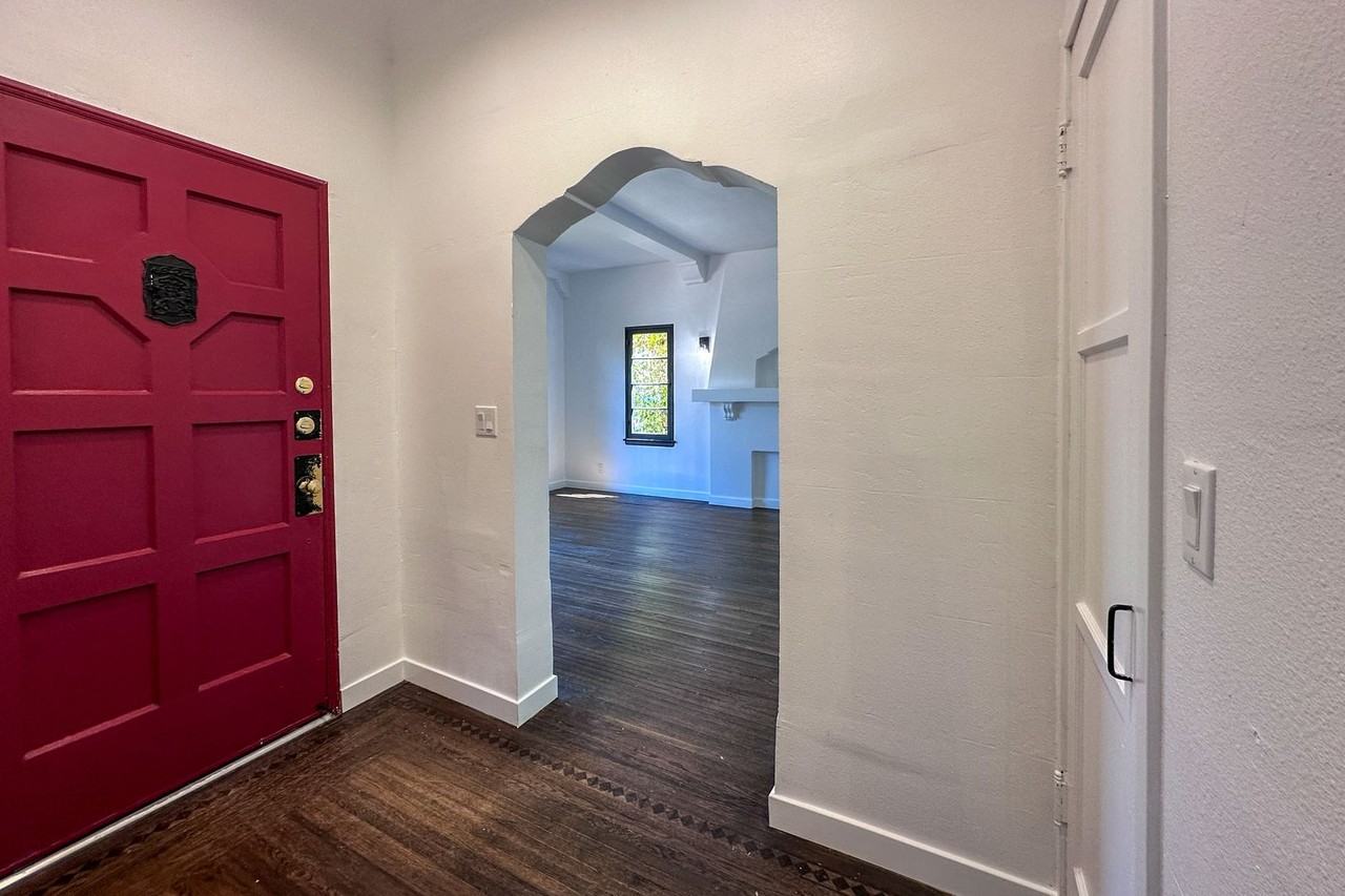 1521 S Stanley Ave - Photo 3 of 27