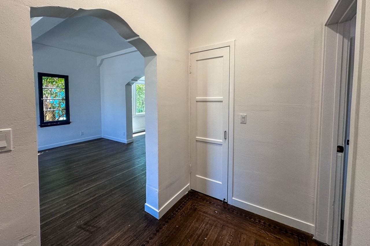 1521 S Stanley Ave - Photo 4 of 27