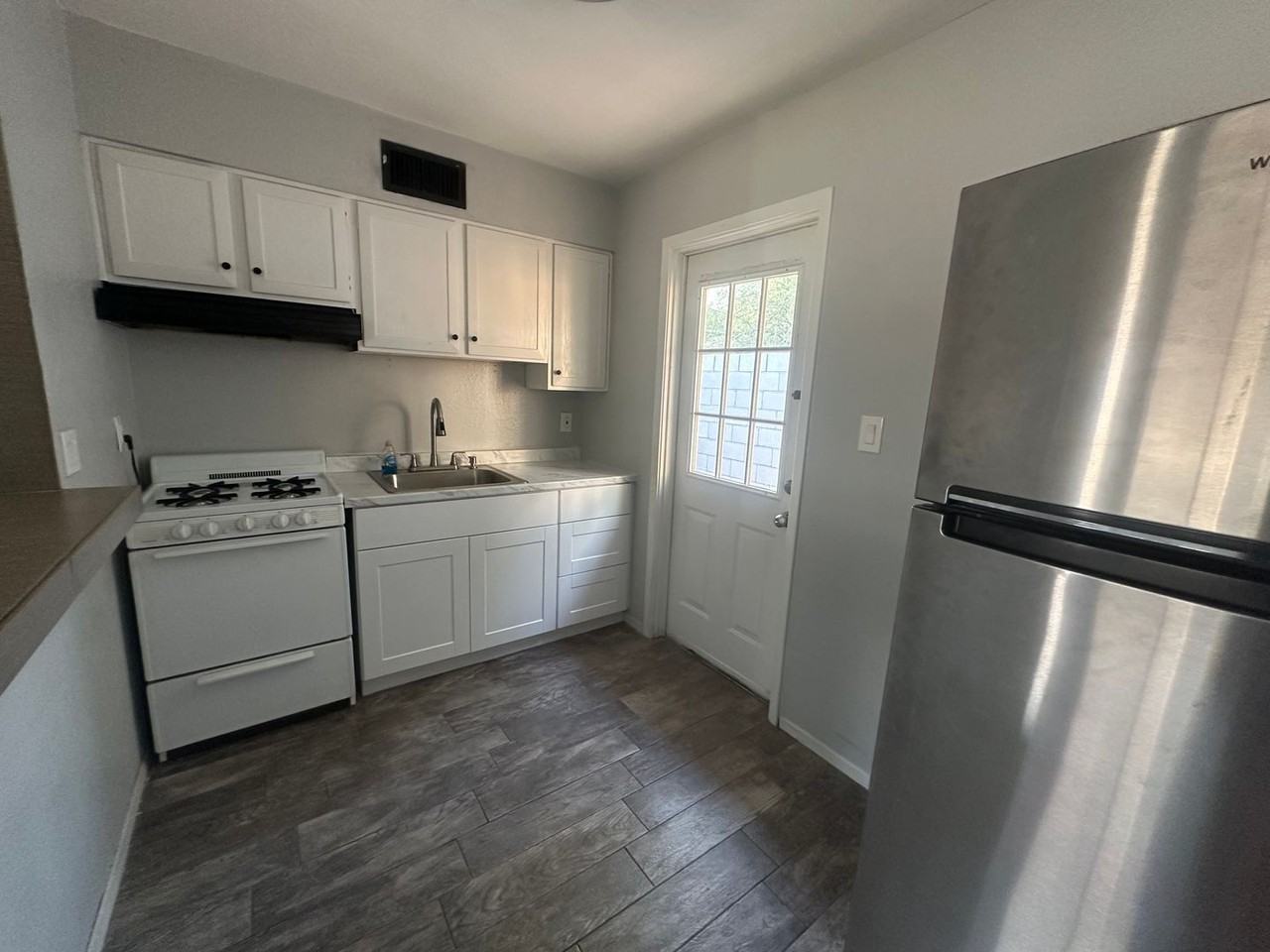 2504 N 52nd St #1 - Photo 4 of 14