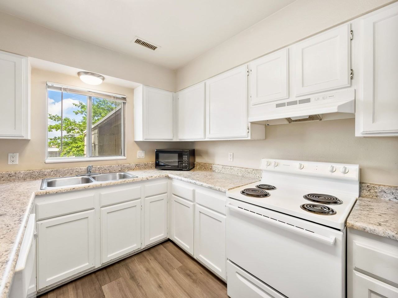 Cam-715 E 950 S Provo, UT 84606 - Photo 5 of 32