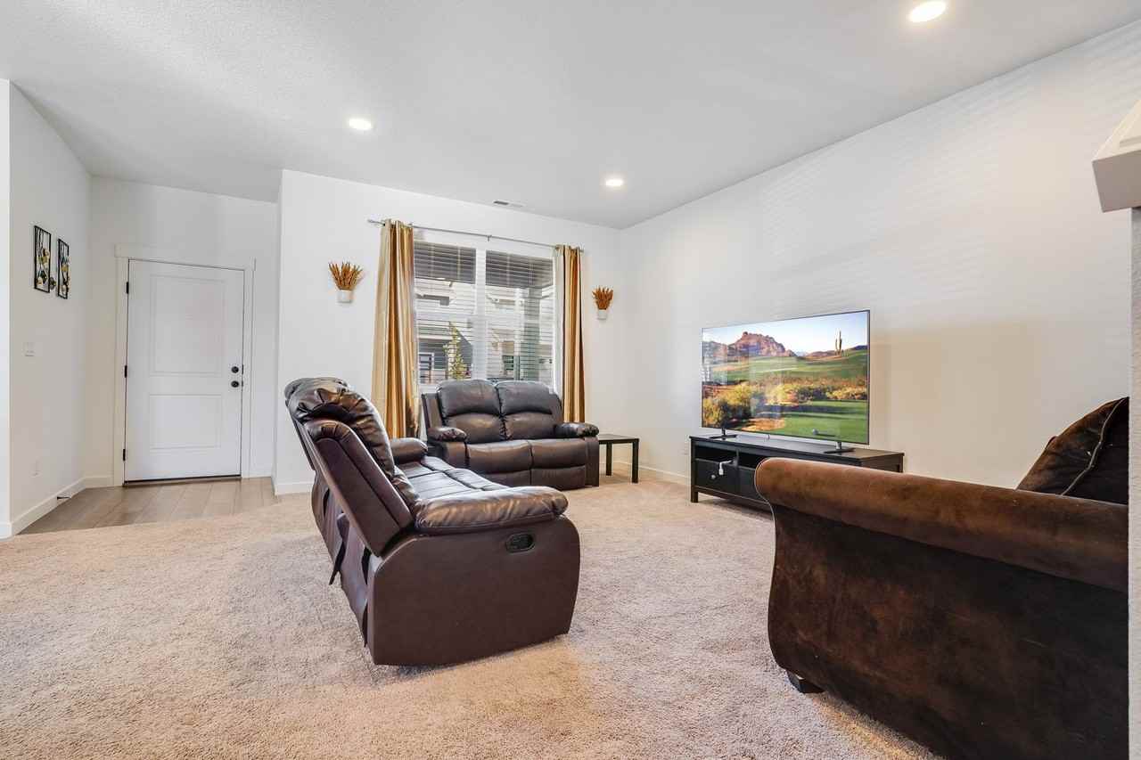 3021 S Jasper Dr - Photo 4 of 18