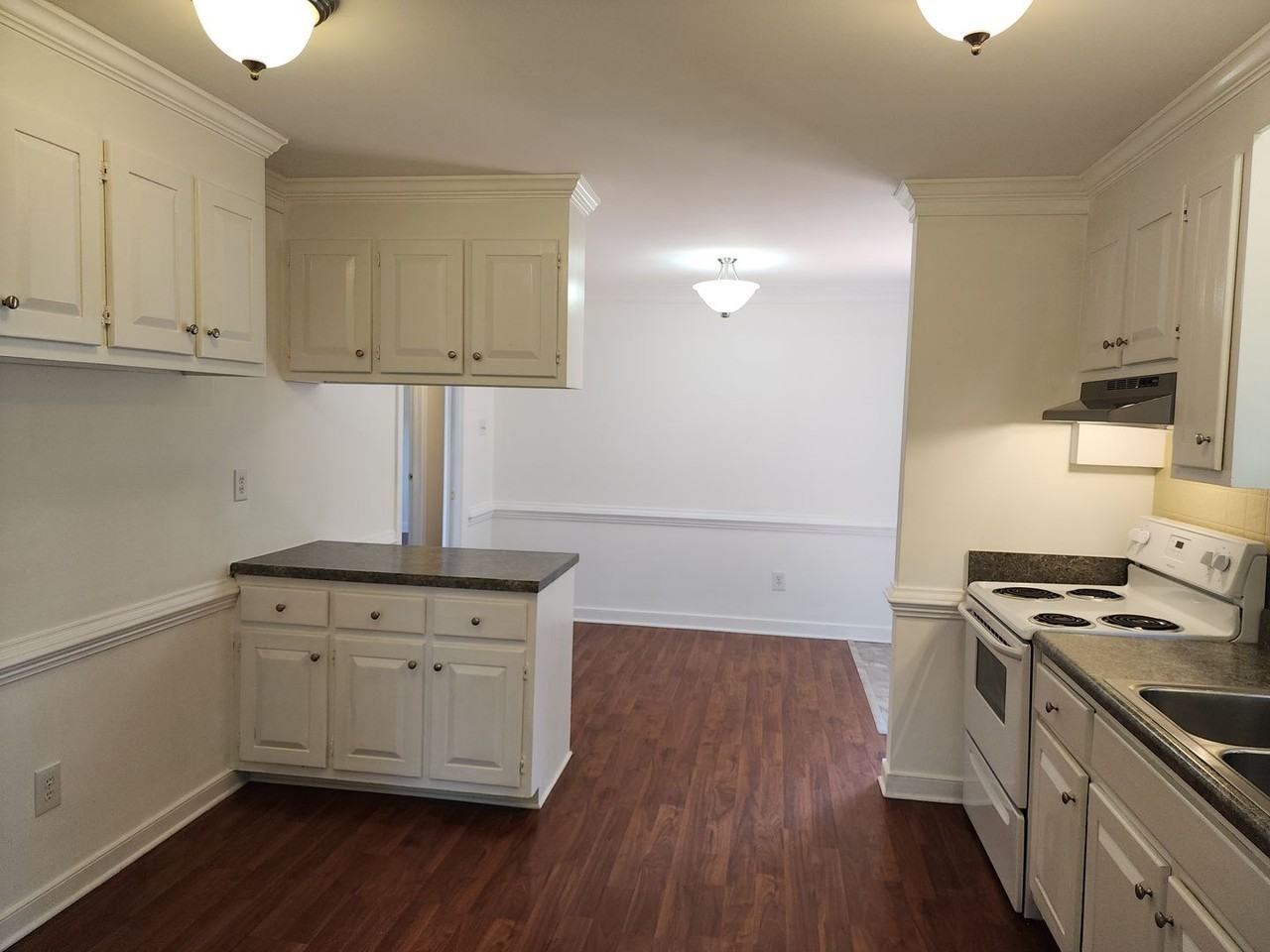 8402 Mcfaye Ave - Photo 4 of 34