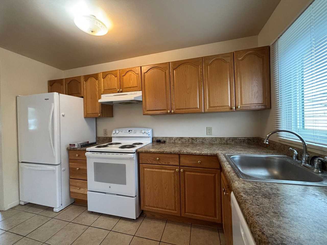 5060 Bryant St - Photo 7 of 15