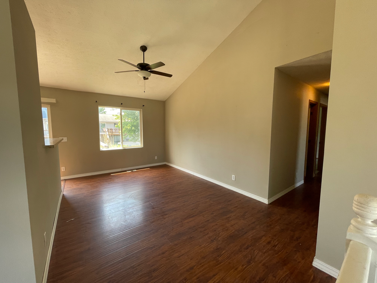 8013 Newport Ave - Photo 4 of 15