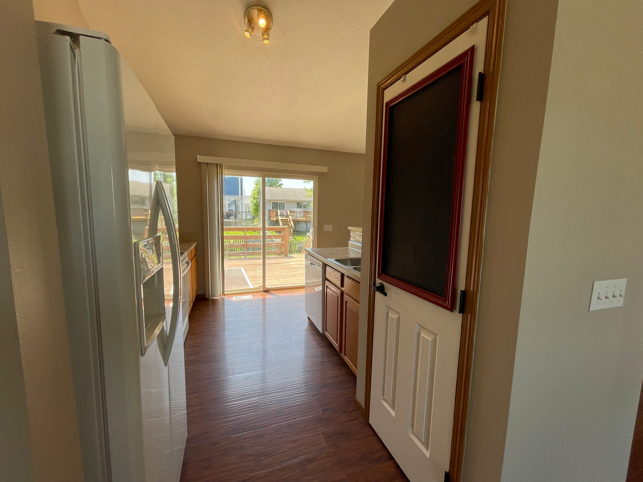 8013 Newport Ave - Photo 5 of 15