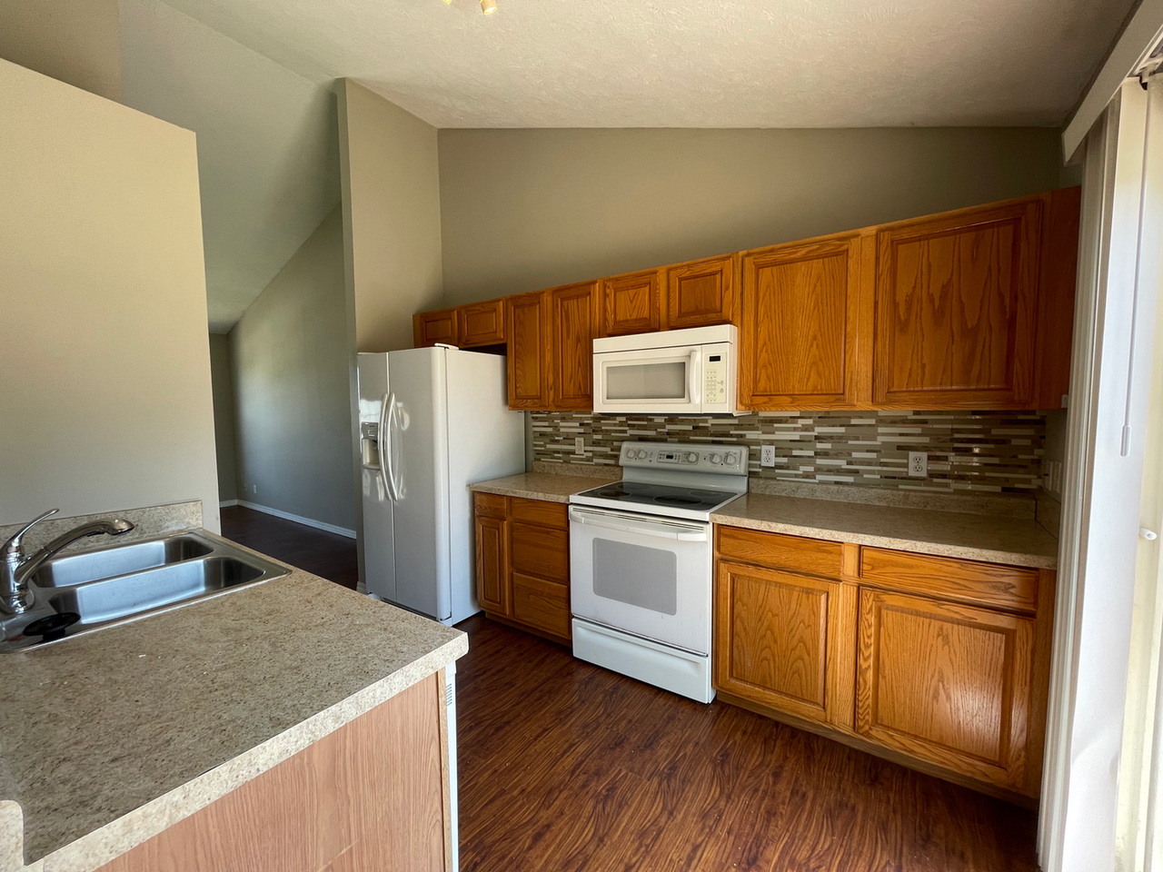 8013 Newport Ave - Photo 7 of 15