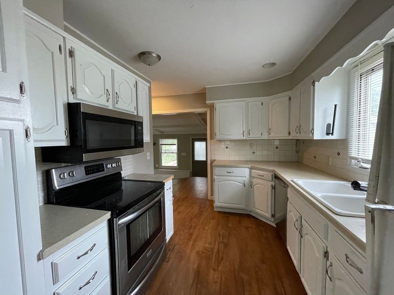 2132 S 48th Ave - Photo 2 of 11
