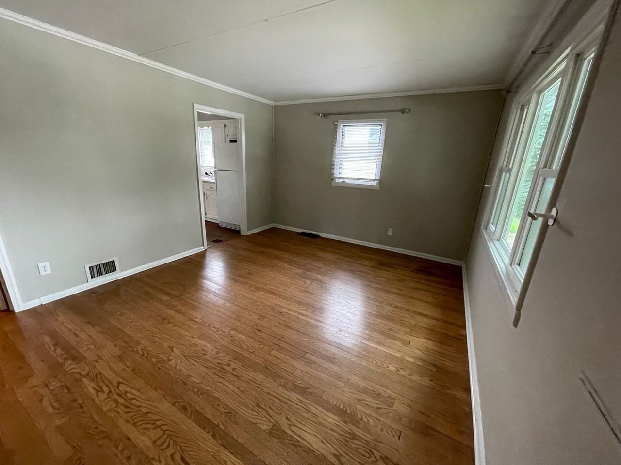 2132 S 48th Ave - Photo 5 of 11