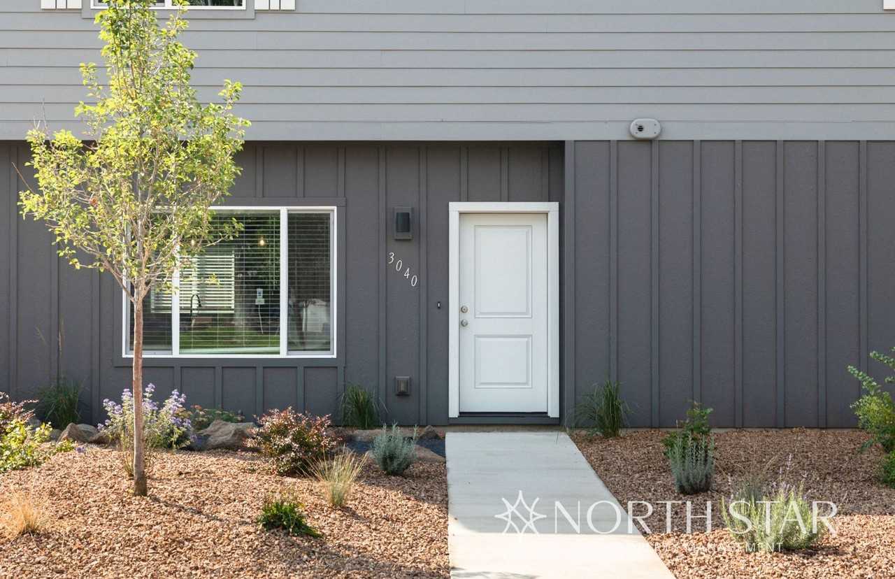 3042 Sw Obsidian Ln - Photo 3 of 23