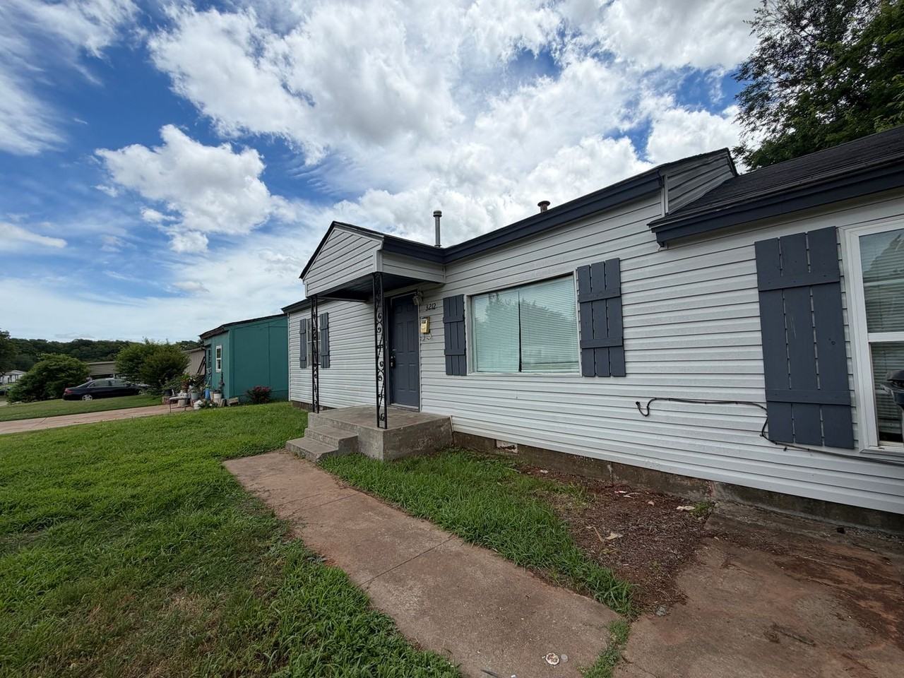 3212 Ne 15th St - Photo 2 of 17