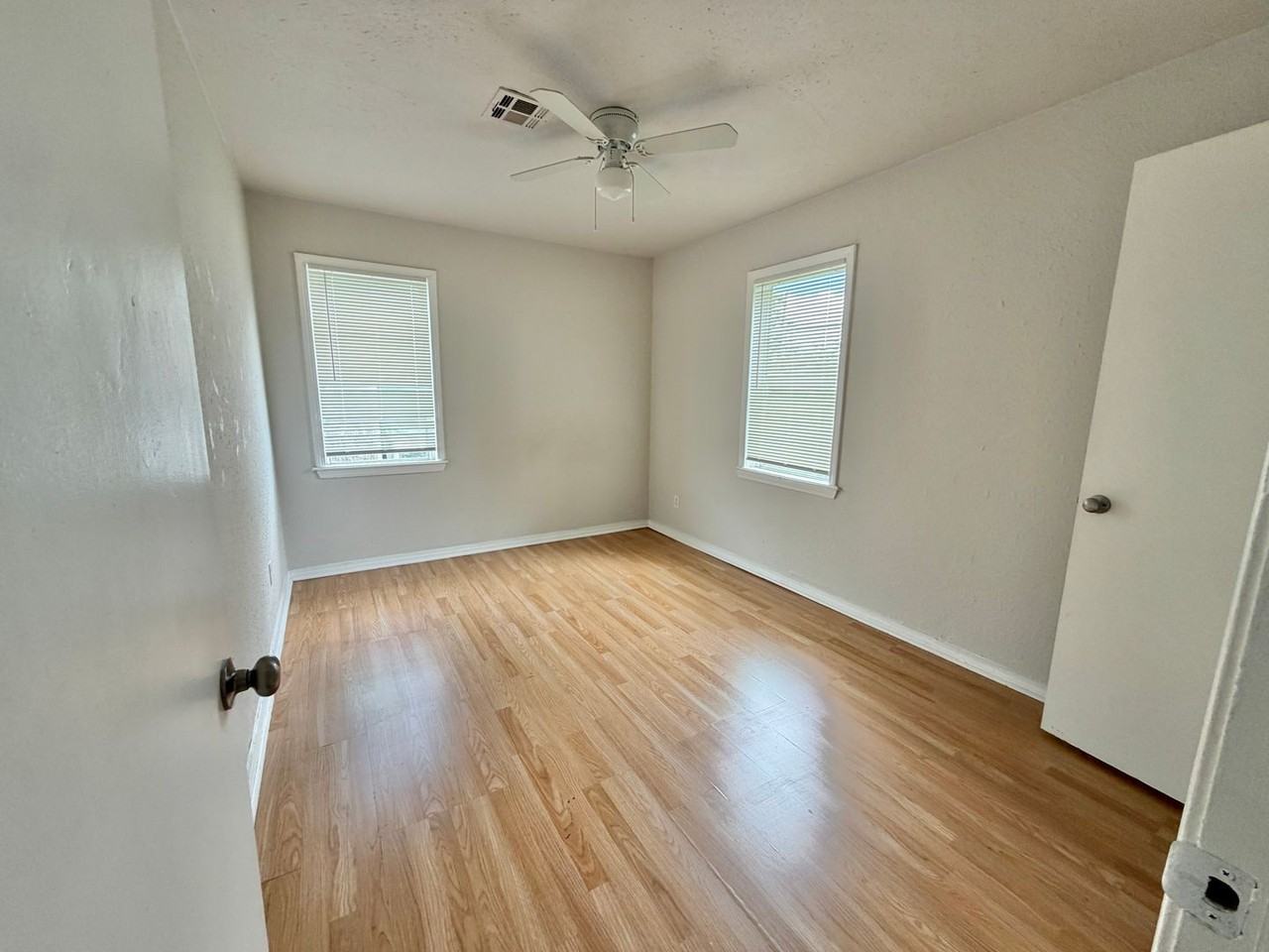 3212 Ne 15th St - Photo 4 of 17