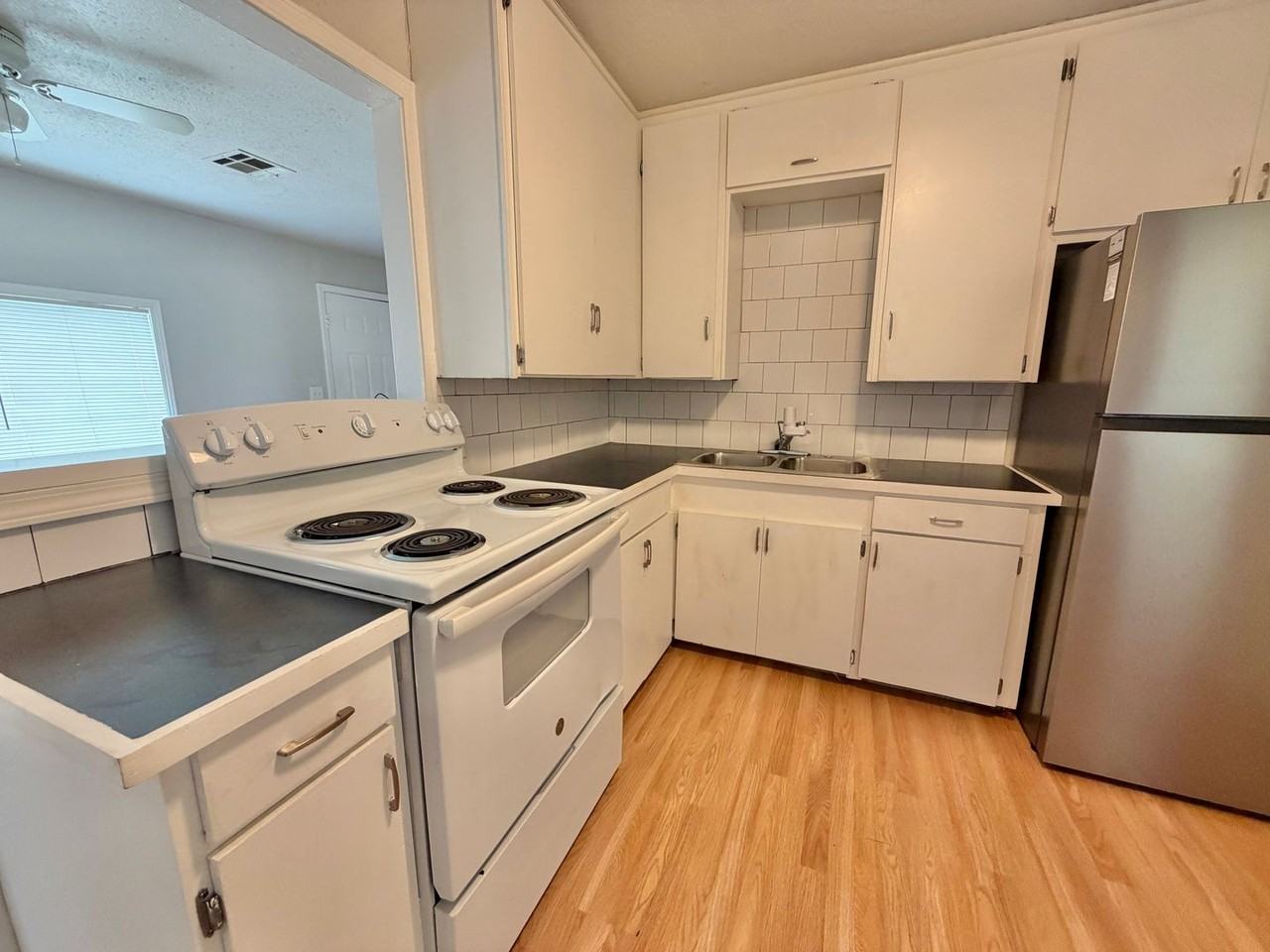 3212 Ne 15th St - Photo 5 of 17