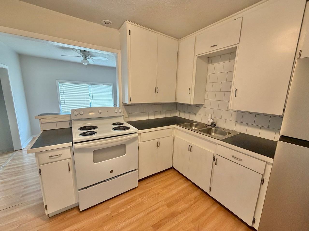 3212 Ne 15th St - Photo 6 of 17