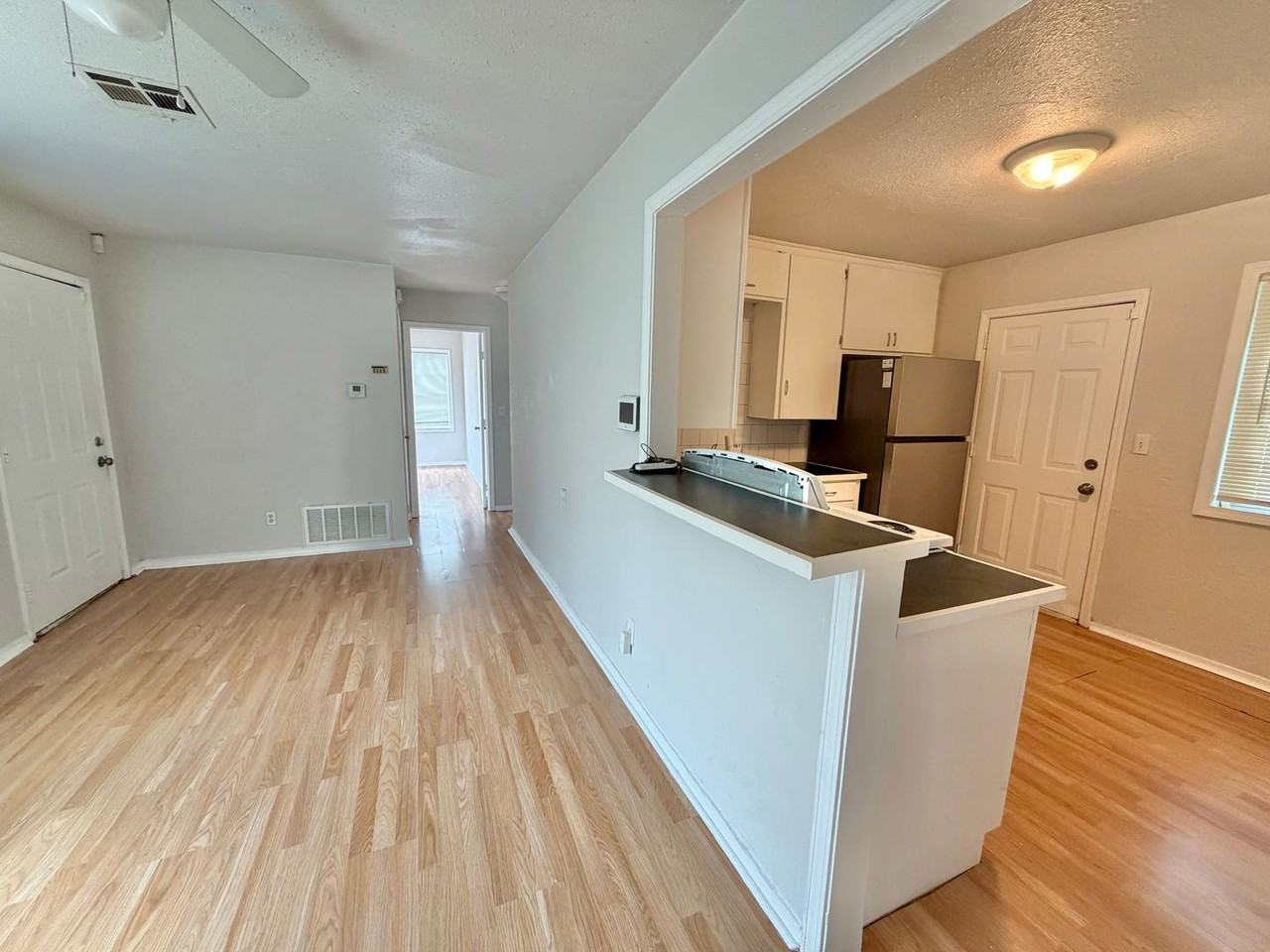 3212 Ne 15th St - Photo 7 of 17