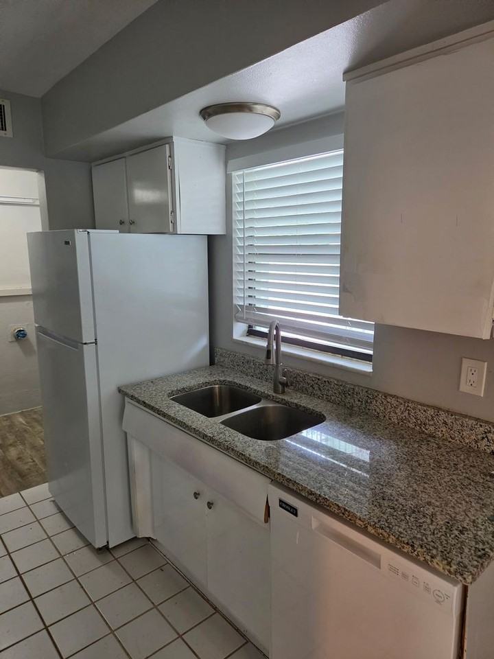 2939 Los Altos Dr #B - Photo 6 of 11