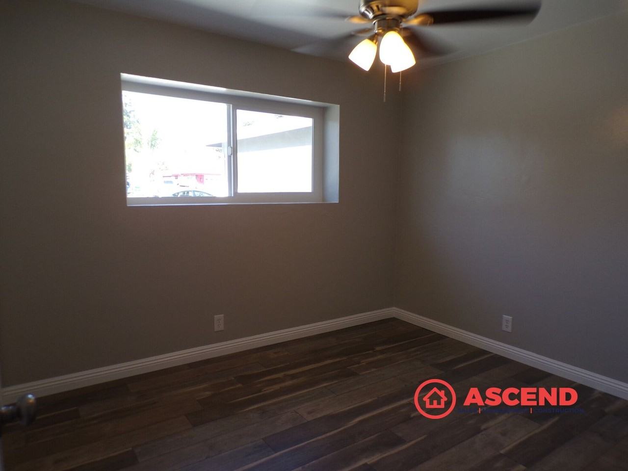 10421 Glenn St - Photo 3 of 6