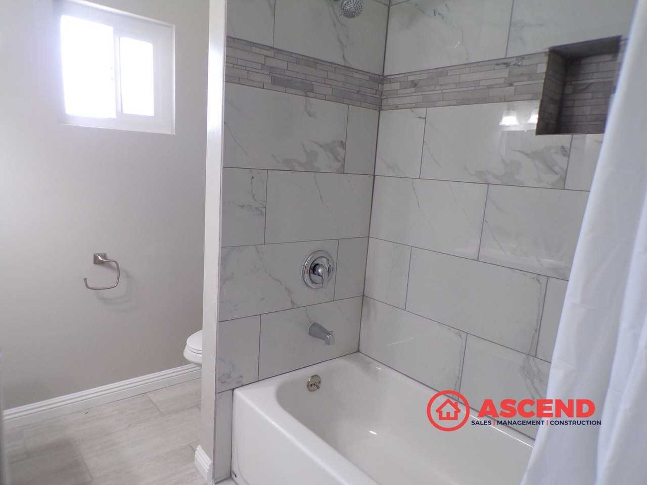 10421 Glenn St - Photo 4 of 6