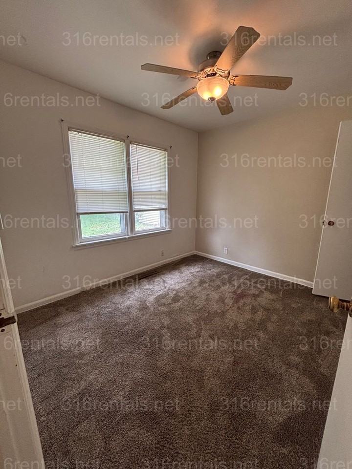 1423 Terrace Dr - Photo 5 of 14