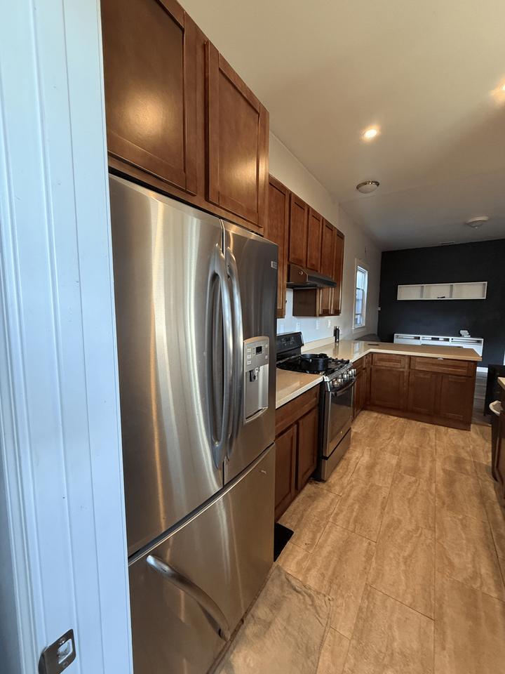 2533 Filbert St - Photo 7 of 9