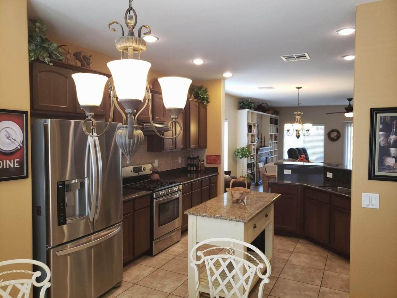 208 E Caribbean Dr - Photo 4 of 32