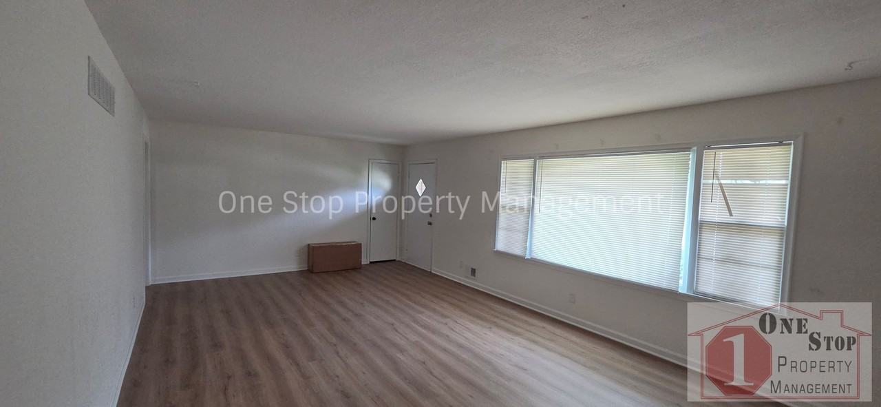 2111 N 49th St - Photo 3 of 33