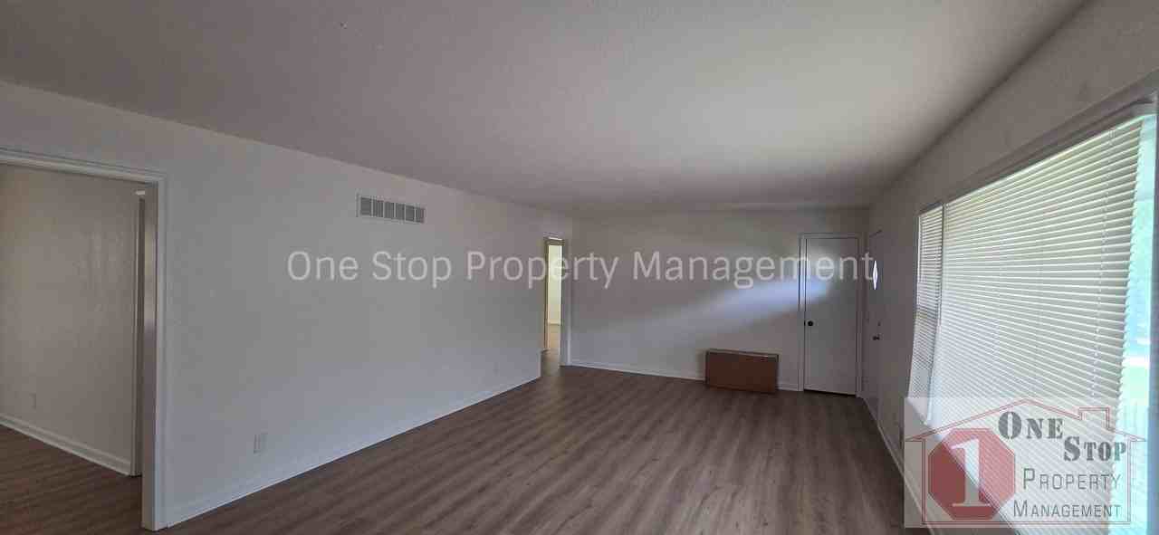 2111 N 49th St - Photo 4 of 33