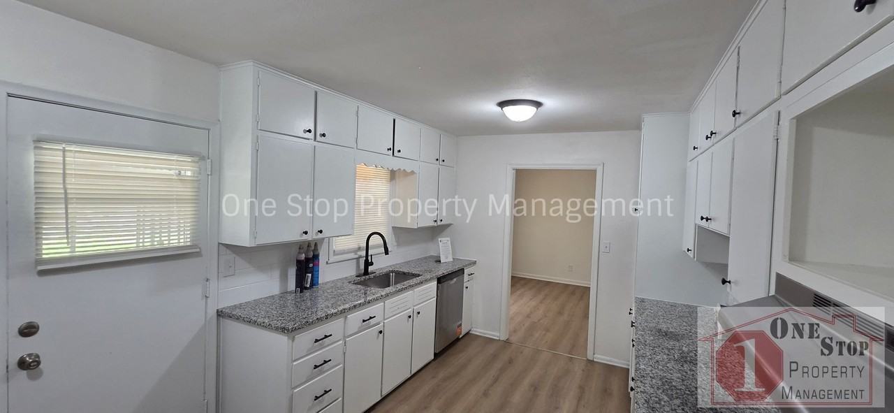 2111 N 49th St - Photo 6 of 33
