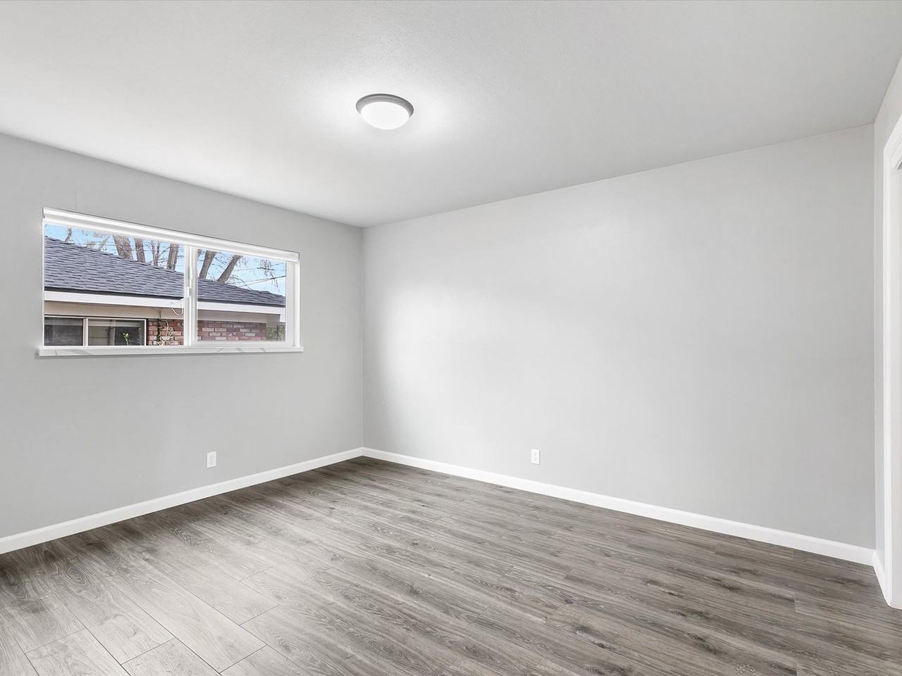 1570 Lander St - Photo 2 of 14