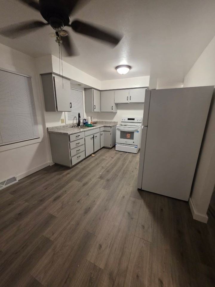 810 Pulley Dr - Photo 2 of 12