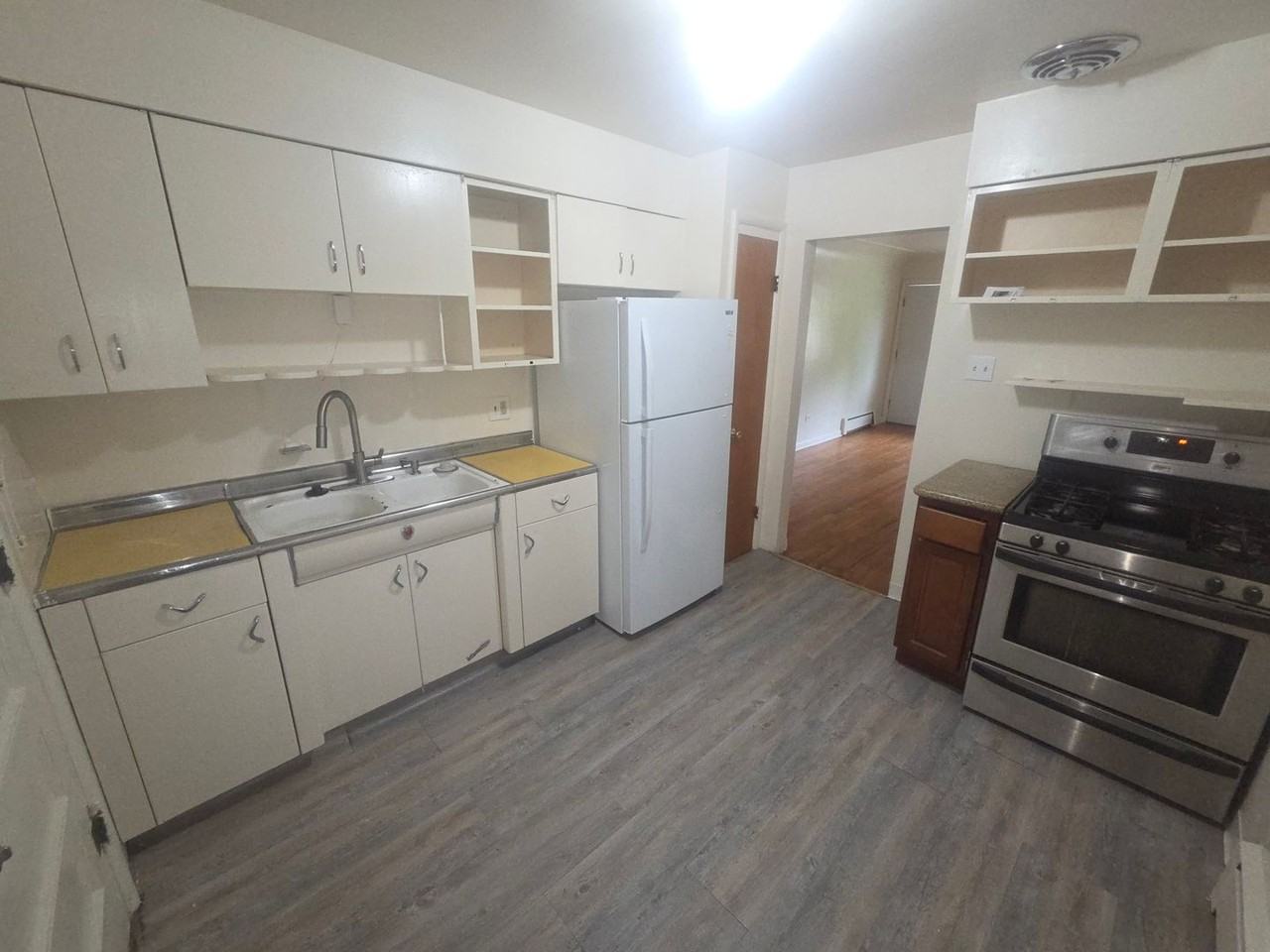 868 Forest St - Photo 6 of 13