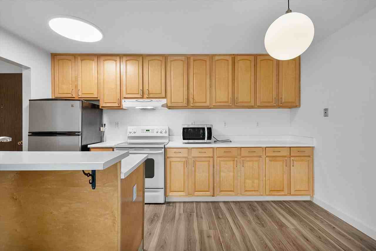 306 Shorepoint Ct #306 - Photo 6 of 20