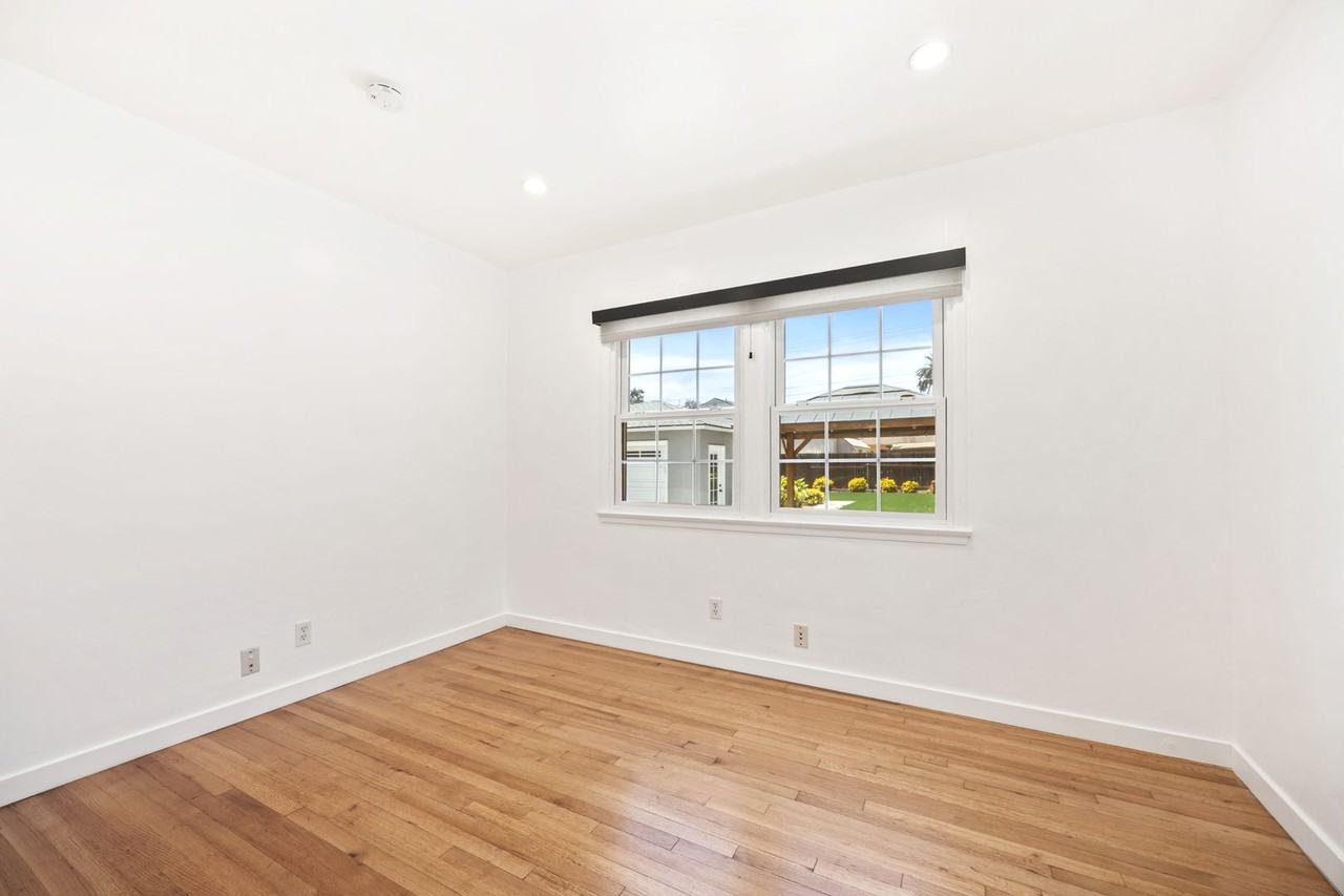 1041 Rose Ave - Photo 4 of 30