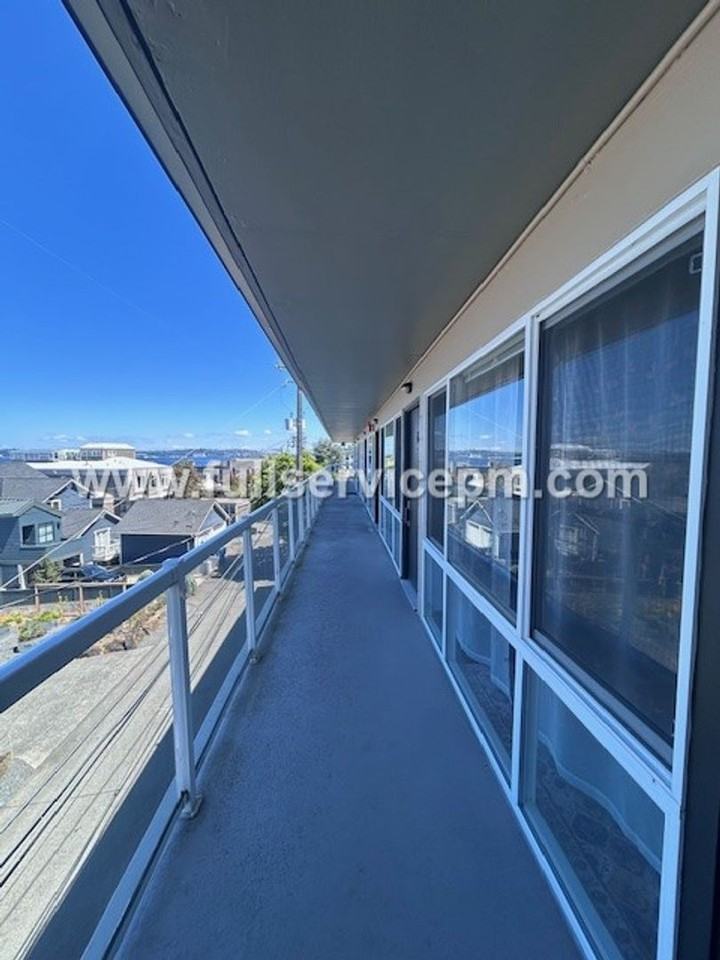 3151 Alki Ave Sw - Photo 5 of 29