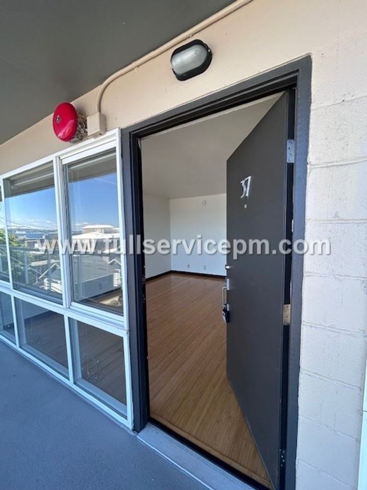 3151 Alki Ave Sw - Photo 7 of 29