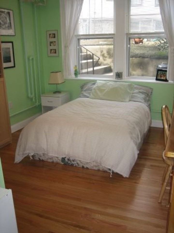 5 Colliston Rd Apt B - Photo 6 of 8